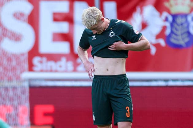 Oskar Wojcik (Werder Bremen) schaut enttaeuscht waehrend des Freundschaftsspiels zwischen dem FC Twente Enschede und Werder Bremen im De Grolsch Veste am 02. October 2026 in Enschede, Niederlande. (Foto von Marco Steinbrenner DeFodi Images) +++ Oskar Wojcik (Werder Bremen) looks dejected during the Friendly match between FC Twente Enschede and Werder Bremen at De Grolsch Veste on October 2, 2026 in Enschede, Netherlands. (Photo by Marco Steinbrenner DeFodi Images) (Photo by Marco Steinbrenner DeFodi Images) -
