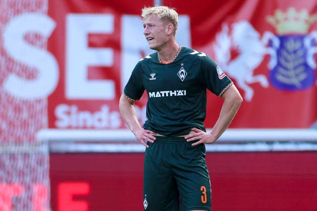 Oskar Wojcik (Werder Bremen) schaut enttaeuscht waehrend des Freundschaftsspiels zwischen dem FC Twente Enschede und Werder Bremen im De Grolsch Veste am 02. October 2026 in Enschede, Niederlande. (Foto von Marco Steinbrenner DeFodi Images) +++ Oskar Wojcik (Werder Bremen) looks dejected during the Friendly match between FC Twente Enschede and Werder Bremen at De Grolsch Veste on October 2, 2026 in Enschede, Netherlands. (Photo by Marco Steinbrenner DeFodi Images) (Photo by Marco Steinbrenner DeFodi Images) -