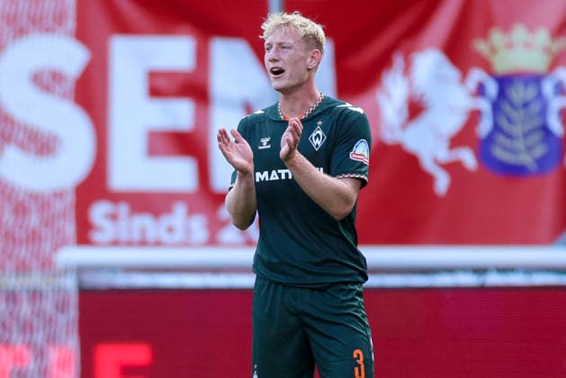 Oskar Wojcik (Werder Bremen) schaut enttaeuscht waehrend des Freundschaftsspiels zwischen dem FC Twente Enschede und Werder Bremen im De Grolsch Veste am 02. October 2026 in Enschede, Niederlande. (Foto von Marco Steinbrenner DeFodi Images) +++ Oskar Wojcik (Werder Bremen) looks dejected during the Friendly match between FC Twente Enschede and Werder Bremen at De Grolsch Veste on October 2, 2026 in Enschede, Netherlands. (Photo by Marco Steinbrenner DeFodi Images) (Photo by Marco Steinbrenner DeFodi Images) -