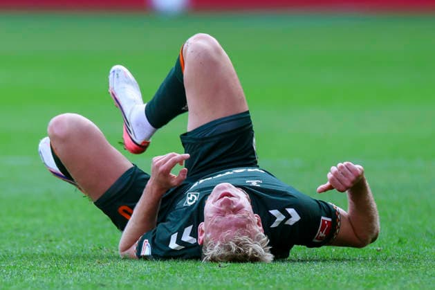 Oskar Wojcik (Werder Bremen) schaut enttaeuscht waehrend des Freundschaftsspiels zwischen dem FC Twente Enschede und Werder Bremen im De Grolsch Veste am 02. October 2026 in Enschede, Niederlande. (Foto von Marco Steinbrenner DeFodi Images) +++ Oskar Wojcik (Werder Bremen) looks dejected during the Friendly match between FC Twente Enschede and Werder Bremen at De Grolsch Veste on October 2, 2026 in Enschede, Netherlands. (Photo by Marco Steinbrenner DeFodi Images) (Photo by Marco Steinbrenner DeFodi Images) -
