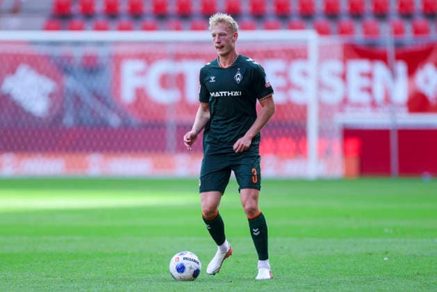 Oskar Wojcik (Werder Bremen) kontrolliert den Ball waehrend des Freundschaftsspiels zwischen dem FC Twente Enschede und Werder Bremen im De Grolsch Veste am 02. October 2026 in Enschede, Niederlande. (Foto von Marco Steinbrenner DeFodi Images) +++ Oskar Wojcik (Werder Bremen) controls the ball during the Friendly match between FC Twente Enschede and Werder Bremen at De Grolsch Veste on October 2, 2026 in Enschede, Netherlands. (Photo by Marco Steinbrenner DeFodi Images) (Photo by Marco Steinbrenner DeFodi Images) -