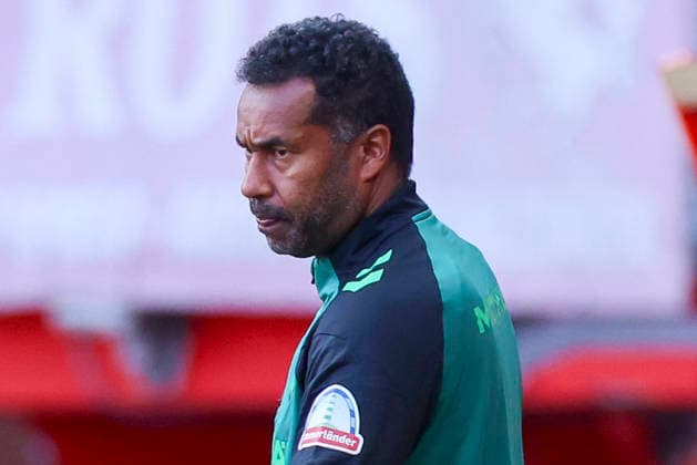 Trainer Daniel Thioune (Werder Bremen) schaut enttaeuscht waehrend des Freundschaftsspiels zwischen dem FC Twente Enschede und Werder Bremen im De Grolsch Veste am 02. October 2026 in Enschede, Niederlande. (Foto von Marco Steinbrenner DeFodi Images) +++ Trainer Daniel Thioune (Werder Bremen) looks dejected during the Friendly match between FC Twente Enschede and Werder Bremen at De Grolsch Veste on October 2, 2026 in Enschede, Netherlands. (Photo by Marco Steinbrenner DeFodi Images) (Photo by Marco Steinbrenner DeFodi Images) -
