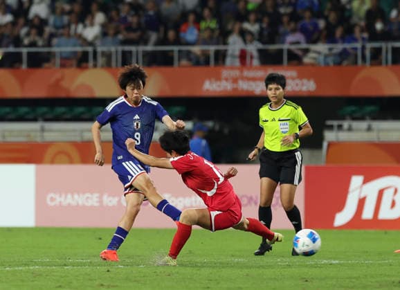 (261002) -- FUKUROI, Oct. 2, 2026 -- Ueno Mami (L) of Japan shoots to score during the women s final match of football between Japan and the Democratic People s Republic of Korea (DPRK) at 20th Asian Games Aichi-Nagoya 2026 in Fukuroi of Shizuoka Prefecture, Japan, Oct. 2, 2026. ) (SP)JAPAN-FUKUROI-ASIAN GAMES-FOOTBALL-WOMEN FINAL-PRK VS JPN JiaxHaocheng 