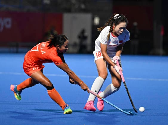 (261002) -- GIFU, Oct. 2, 2026 -- Zou Meirong (R) of China competes with Sushila Pukhrambam of India during the women hockey final match between China and India at 20th Asian Games Aichi-Nagoya 2026 in Gifu, Japan, Oct. 2, 2026. ) (SP)JAPAN-GIFU-ASIAN GAMES-HOCKEY-WOMEN-FINAL LiuxLei 