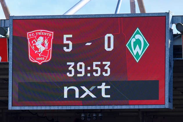 Auf der Anzeigetafel steht nach 40 Minuten die 5:0 Fuehrung des FC Twente Enschede gegen Werder Bremen waehrend des Freundschaftsspiels zwischen dem FC Twente Enschede und Werder Bremen im De Grolsch Veste am 02. October 2026 in Enschede, Niederlande. (Foto von Marco Steinbrenner DeFodi Images) +++ After 40 minutes, the scoreboard shows FC Twente Enschede leading 5 0 against Werder Bremen during the Friendly match between FC Twente Enschede and Werder Bremen at De Grolsch Veste on October 2, 2026 in Enschede, Netherlands. (Photo by Marco Steinbrenner DeFodi Images) (Photo by Marco Steinbrenner DeFodi Images) -