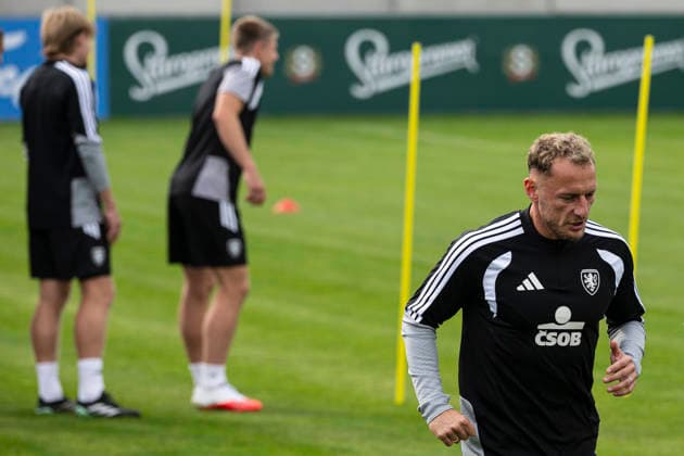 The Czech national soccer team training session during the media program prior to the UEFA Nations League match against Spain, in Prague, Czech Republic, October 2, 2026. Czech Vladimir Coufal, left. (CTKxPhoto MichalxKamaryt) CTKPhotoP2026100205114  CTKPhotoP2026100205114