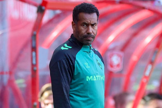 Trainer Daniel Thioune (Werder Bremen) schaut enttaeuscht waehrend des Freundschaftsspiels zwischen dem FC Twente Enschede und Werder Bremen im De Grolsch Veste am 02. October 2026 in Enschede, Niederlande. (Foto von Marco Steinbrenner DeFodi Images) +++ Trainer Daniel Thioune (Werder Bremen) looks dejected during the Friendly match between FC Twente Enschede and Werder Bremen at De Grolsch Veste on October 2, 2026 in Enschede, Netherlands. (Photo by Marco Steinbrenner DeFodi Images) (Photo by Marco Steinbrenner DeFodi Images) -