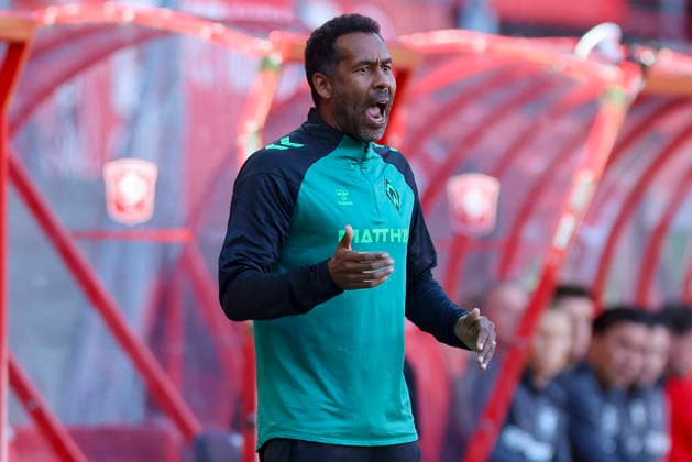 Trainer Daniel Thioune (Werder Bremen) schaut enttaeuscht waehrend des Freundschaftsspiels zwischen dem FC Twente Enschede und Werder Bremen im De Grolsch Veste am 02. October 2026 in Enschede, Niederlande. (Foto von Marco Steinbrenner DeFodi Images) +++ Trainer Daniel Thioune (Werder Bremen) looks dejected during the Friendly match between FC Twente Enschede and Werder Bremen at De Grolsch Veste on October 2, 2026 in Enschede, Netherlands. (Photo by Marco Steinbrenner DeFodi Images) (Photo by Marco Steinbrenner DeFodi Images) -