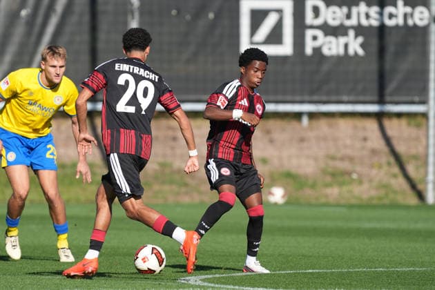 Ayoube Amaimouni-Echghouyab (Eintracht Frankfurt), Lawrence Setordije (Eintracht Frankfurt) - 02.10.2026 Bundesliga, Saison 26 27: Eintracht Frankfurt vs. Eintracht Braunschweig, Deutsche Bank Park, Trainingsplatz, Testspiel