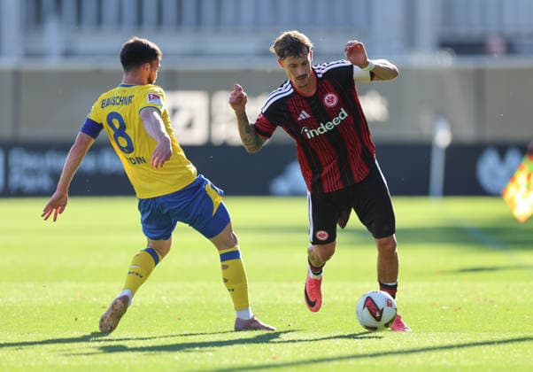 02.10.2026, Fussball Testspiel, Eintracht Frankfurt - Eintracht Braunschweig, v.l., Mehmet Aydin (Eintracht Braunschweig), Robin Koch (Eintracht Frankfurt) DFL DFB REGULATIONS PROHIBIT ANY USE OF PHOTOGRAPHS AS IMAGE SEQUENCES AND OR QUASI-VIDEO. xdcx Copyright: HMBxMedia Claus