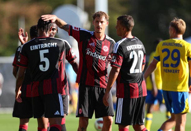 02.10.2026, Fussball Testspiel, Eintracht Frankfurt - Eintracht Braunschweig, v.l., Torjubel zum 1:0 durch Otavio Galdino Fernandes (Eintracht Frankfurt), Robin Koch (Eintracht Frankfurt), Goal celebration, celebrate the goal DFL DFB REGULATIONS PROHIBIT ANY USE OF PHOTOGRAPHS AS IMAGE SEQUENCES AND OR QUASI-VIDEO. xdcx Copyright: HMBxMedia Claus
