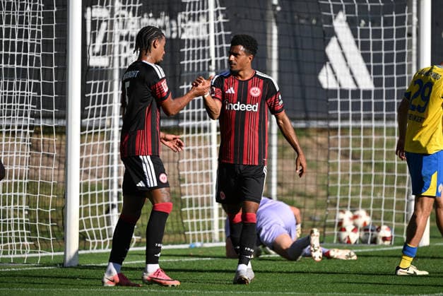 02.10.2026, xjhx, Fussball Testspiel, Eintracht Frankfurt - Eintracht Braunschweig v.l. Otavio (Eintracht Frankfurt), Ansgar Knauff (Eintracht Frankfurt) celebrate the goal, Der Torjubel zum 1:0 Frankfurt am Main