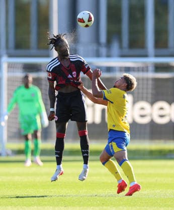 02.10.2026, Fussball Testspiel, Eintracht Frankfurt - Eintracht Braunschweig, v.l., Lilian Brassier (Eintracht Frankfurt), Yann Sturm (Eintracht Braunschweig) DFL DFB REGULATIONS PROHIBIT ANY USE OF PHOTOGRAPHS AS IMAGE SEQUENCES AND OR QUASI-VIDEO. xdcx Copyright: HMBxMedia Claus