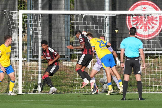 Kopfballtor Otavio (Eintracht Frankfurt) zum 1:0 - 02.10.2026 Bundesliga, Saison 26 27: Eintracht Frankfurt vs. Eintracht Braunschweig, Deutsche Bank Park, Trainingsplatz, Testspiel