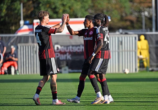 02.10.2026, xjhx, Fussball Testspiel, Eintracht Frankfurt - Eintracht Braunschweig v.l. Robin Koch (Eintracht Frankfurt), Ansgar Knauff (Eintracht Frankfurt), Cherif Cisse (Eintracht Frankfurt) celebrate the goal, Der Torjubel zum 3:0 Frankfurt am Main