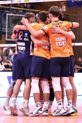 VOLLEYBALL - Coppa Pallavolo Senza Confini HARTBERG,AUSTRIA,02.OCT.26 - VOLLEYBALL - Coppa Pallavolo Senza Confini, TSV Hartberg vs ACH Volley Ljubljana. Image shows the rejoicing of Ljubljana.  GEPAxpictures xChrisxBauer