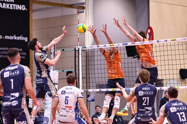 VOLLEYBALL - Coppa Pallavolo Senza Confini HARTBERG,AUSTRIA,02.OCT.26 - VOLLEYBALL - Coppa Pallavolo Senza Confini, TSV Hartberg vs ACH Volley Ljubljana. Image shows Clemens Ecker (Hartberg).  GEPAxpictures xChrisxBauer