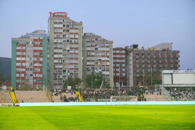 261002 Message to Edin Dzekos of Bosnia and Herzegovina on an apartment building next to the stadium ahead off the Nations League football match between Bosnia and Herzegovina and Sweden on October 2, 2026 in Zenica. Photo: Ludvig Thunman BILDBYRAN kod LT LT0823 fotboll football soccer fotball nations league uefa nations league bosnia and herzegovina sverige sweden sverige a bbeng fotboll football soccer fotball nations league uefa nations league bosnia and herzegovina sverige sweden sverige a bbeng Copyright: LUDVIGxTHUNMAN BB261002LT012