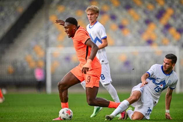 MARIBOR , 02-10-2026 , Stadion Ljudski vrt , season 2026 2027 , UEFA EURO, EM, Europameisterschaft,Fussball U-21 Qualification football , match between Slovenia U-21 and Netherlands U-21, picture shows Netherlands U21, U 21 player Lequincio Zeefuik and Slovenia U21 player Marko Ristic Slovenia - Netherlands u21 x207824014x Copyright: