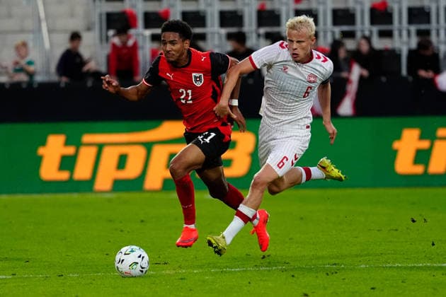 SOCCER - UEFA U21, U 21 EURO quali, AUT vs DEN VIENNA,AUSTRIA,02.OCT.26 - SOCCER - UEFA European Under-21 Championship 2027, qualifiers, OEFB Under-21 international match, Länderspiel, Nationalmannschaft Austria vs Denmark. Image shows Thierry Fidjeu Tazemeta (AUT) and Oscar Hojlund (DEN).  GEPAxpictures xKevinxKada