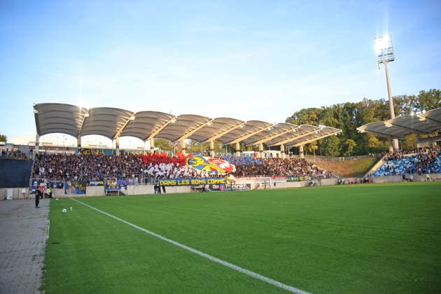 02.10.2026, Fussball, Herren, Testspiel, Saison 2026 2027, 1. FC Saarbrücken - AS Nancy-Lorraine, Fans des 1. FC Saarbrücken präsentieren eine Choreographie, Choreo Saarbrücken Ludwigsparkstadion Saarland Deutschland Copyright: xFabianxKleerx