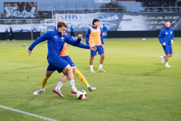 Fußball Sachsenpokal, 1. FC Lok Leipzig - SV Liebertwolkwitz; 02.10.2026 Jonas Arcalean (17, Lok Leipzig) während der Erwärmung, Training. Fußball, Wernesgrüner Sachsenpokal 2026 2027, 3. Runde: 1. FC Lok Leipzig vs. SV Liebertwolkwitz am 02.10.2026 im Bruno-Plache-Stadion, Leipzig. Copyright: xBEAUTIFULxSPORTS JanxKaeferx