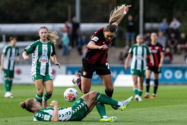 Google Pixel Frauen-Bundesliga: Bayer 04 Leverkusen Frauen - SV Werder Bremen Frauen; 02.10.2026 Michelle Ulbrich (SV Werder Bremen Frauen, 5), Paulina Tomasiak (Bayer 04 Leverkusen Frauen, 28) Google Pixel Frauen-Bundesliga: Bayer 04 Leverkusen Frauen - SV Werder Bremen Frauen; BayArena, Leverkusen, 02.10.2026 DFL regulations prohibit any use of photographs as image sequences and or quasi video. Copyright: xBEAUTIFULxSPORTS Buriakovx