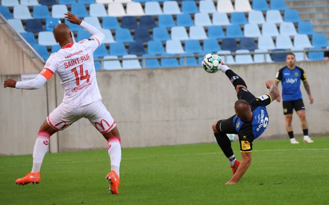 02.10.2026, Fussball, Herren, Testspiel, Saison 2026 2027, 1. FC Saarbrücken - AS Nancy-Lorraine, Nicolas Saint-Ruf (AS Nancy-Lorraine) Kai Brünker (1. FC Saarbruecken) Saarbrücken Ludwigsparkstadion Saarland Deutschland Copyright: xFabianxKleerx