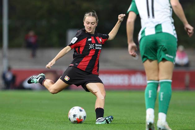 Sofie Zdebel (Bayer 04 Leverkusen) in Aktion, am Ball, Einzelaktion waehrend des Spiels der Frauen Bundesliga zwischen Bayer 04 Leverkusen und SV Werder Bremen, Ulrich-Haberland-Stadion am 02. October 2026 in Leverkusen, Deutschland. (Foto von Oliver Kaelke DeFodi Images) +++ Sofie Zdebel (Bayer 04 Leverkusen) controls the ball during the Bundesliga match between Bayer 04 Leverkusen and SV Werder Bremen at Ulrich-Haberland-Stadion on October 2, 2026 in Leverkusen, Germany. (Photo by Oliver Kaelke DeFodi Images) DFB DFL REGULATIONS PROHIBIT ANY USE OF PHOTOGRAPHS AS IMAGE SEQUENCES AND OR QUASI-VIDEO. (Photo by Oliver Kaelke DeFodi Images) -