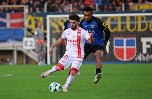 02.10.2026, Fussball, Herren, Testspiel, Saison 2026 2027, 1. FC Saarbrücken - AS Nancy-Lorraine, Adrian Dabasse (AS Nancy-Lorraine) Zac Shuaib (1. FC Saarbruecken) Saarbrücken Ludwigsparkstadion Saarland Deutschland Copyright: xFabianxKleerx