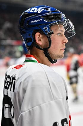 Penny DEL; Augsburger Panther - Grizzlys Wolfsburg, 02.10.2026 AUGSBURG, GERMANY; 02. OCTOBER: im Bild Cameron WRIGHT (Augsburger Panther 16) beim warmup vor dem Match der Penny DEL zwischen den Augsburger Panthern und den Grizzlys Wolfsburg am 5. Spieltag im Curt Frenzel Stadion Copyright: xBEAUTIFULxSPORTS Goldbergx