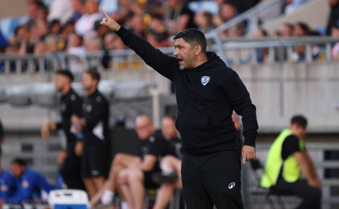02.10.2026, Fussball, Herren, Testspiel, Saison 2026 2027, 1. FC Saarbrücken - AS Nancy-Lorraine, Trainer Oswald Tanchot (AS Nancy-Lorraine) gibt Anweisungen Saarbrücken Ludwigsparkstadion Saarland Deutschland Copyright: xFabianxKleerx