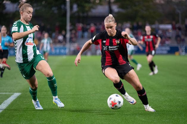 Cornelia Kramer 7 (Bayer 04 Leverkusen Frauen) am Ball, Bayer 04 Leverkusen Frauen vs. SV Werder Bremen Frauen, Fussball, Google Pixel Frauen-Bundesliga, 6. Spieltag, 2026 2027, 02.10.2026 DFB regulations prohibit any use of photographs as image sequences and or quasi-video Leverkusen Nordrhein-Westfalen Deutschland
