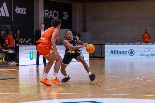 Lucas Fischer (OrangeAcademy, 43) CJ Hines (Kreisbau Kirchheim Knights, 02) GER, OrangeAcademy vs. Kreisbau Kirchheim Knights, Barmer 2. Basketball Bundesliga, 2. Spieltag, Saison 2026 2027, 02.10.2026 GER, OrangeAcademy vs. Kreisbau Kirchheim Knights, Barmer 2. Basketball Bundesliga, 2. Spieltag, Saison 2026 2027, 02.10.2026 Neu-Ulm Copyright: xEibner-Pressefoto NinaxSanderx EP_NSR