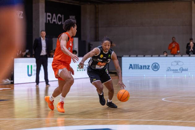 Lucas Fischer (OrangeAcademy, 43) CJ Hines (Kreisbau Kirchheim Knights, 02) GER, OrangeAcademy vs. Kreisbau Kirchheim Knights, Barmer 2. Basketball Bundesliga, 2. Spieltag, Saison 2026 2027, 02.10.2026 GER, OrangeAcademy vs. Kreisbau Kirchheim Knights, Barmer 2. Basketball Bundesliga, 2. Spieltag, Saison 2026 2027, 02.10.2026 Neu-Ulm Copyright: xEibner-Pressefoto NinaxSanderx EP_NSR