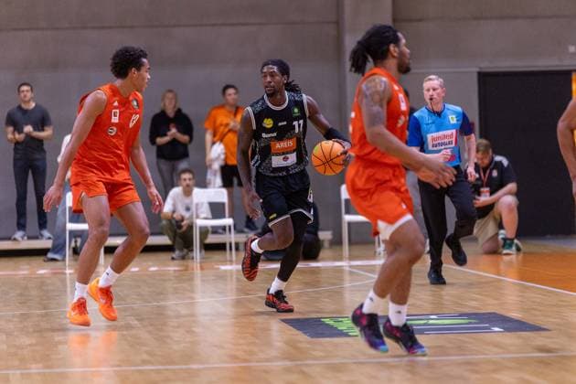 Lucas Fischer (OrangeAcademy, 43) Tyrel Morgan (Kreisbau Kirchheim Knights, 11) GER, OrangeAcademy vs. Kreisbau Kirchheim Knights, Barmer 2. Basketball Bundesliga, 2. Spieltag, Saison 2026 2027, 02.10.2026 GER, OrangeAcademy vs. Kreisbau Kirchheim Knights, Barmer 2. Basketball Bundesliga, 2. Spieltag, Saison 2026 2027, 02.10.2026 Neu-Ulm Copyright: xEibner-Pressefoto NinaxSanderx EP_NSR