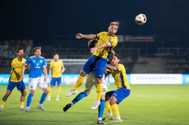 Fußball Sachsenpokal, 1. FC Lok Leipzig - SV Liebertwolkwitz; 02.10.2026 Tobias Dombrowa (34, Lok Leipzig) mit Kopf. Fußball, Wernesgrüner Sachsenpokal 2026 2027, 3. Runde: 1. FC Lok Leipzig vs. SV Liebertwolkwitz am 02.10.2026 im Bruno-Plache-Stadion, Leipzig. Copyright: xBEAUTIFULxSPORTS JanxKaeferx