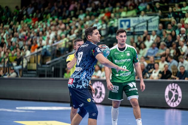 OPEL Handball Bundesliga; HSG Wetzlar - Rhein-Neckar-Löwen, 02.10.26 Marius Steinhauser (Rhein-Neckar Löwen, 19), Josip Simic (HSG Wetzlar, 10) OPEL Handball Bundesliga; HSG Wetzlar - Rhein-Neckar-Löwen: Wetzlar, 02.10.26 Copyright: xBEAUTIFULxSPORTS Roeczeyx