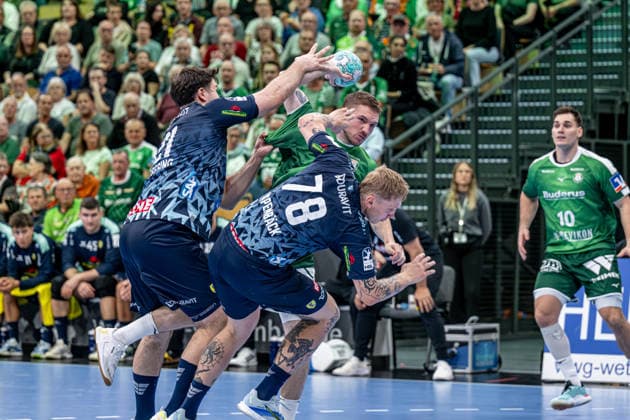 OPEL Handball Bundesliga; HSG Wetzlar - Rhein-Neckar-Löwen, 02.10.26 Dominik Mappes (HSG Wetzlar, 7), Edwin Aspenbäck (Rhein-Neckar Löwen, 78), Aron Seesing (Rhein-Neckar Löwen, 21) OPEL Handball Bundesliga; HSG Wetzlar - Rhein-Neckar-Löwen: Wetzlar, 02.10.26 Copyright: xBEAUTIFULxSPORTS Roeczeyx