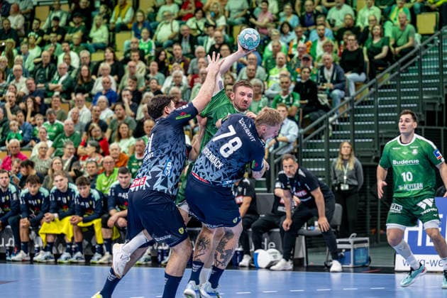 OPEL Handball Bundesliga; HSG Wetzlar - Rhein-Neckar-Löwen, 02.10.26 Dominik Mappes (HSG Wetzlar, 7), Edwin Aspenbäck (Rhein-Neckar Löwen, 78), Aron Seesing (Rhein-Neckar Löwen, 21) OPEL Handball Bundesliga; HSG Wetzlar - Rhein-Neckar-Löwen: Wetzlar, 02.10.26 Copyright: xBEAUTIFULxSPORTS Roeczeyx
