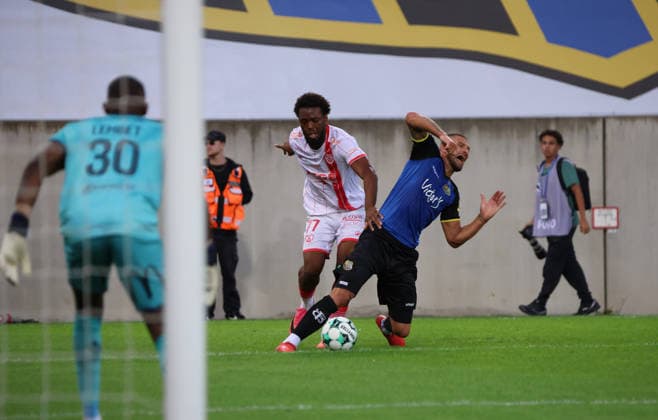 02.10.2026, Fussball, Herren, Testspiel, Saison 2026 2027, 1. FC Saarbrücken - AS Nancy-Lorraine, Yannis Nahounou (AS Nancy-Lorraine) Kai Brünker (1. FC Saarbruecken) Saarbrücken Ludwigsparkstadion Saarland Deutschland Copyright: xFabianxKleerx