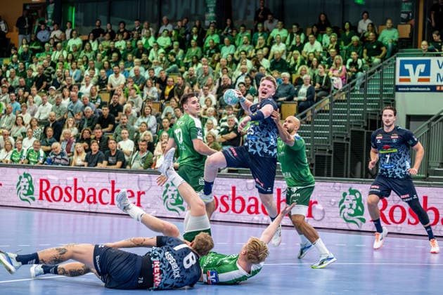 OPEL Handball Bundesliga; HSG Wetzlar - Rhein-Neckar-Löwen, 02.10.26 Haukur Prastarson (Rhein-Neckar Löwen, 25), Edwin Aspenbäck (Rhein-Neckar Löwen, 78), Josip Simic (HSG Wetzlar, 10), Cyrill Akakpo (HSG Wetzlar, 20), Georg Löwen ((HSG Wetzlar, 33) OPEL Handball Bundesliga; HSG Wetzlar - Rhein-Neckar-Löwen: Wetzlar, 02.10.26 Copyright: xBEAUTIFULxSPORTS Roeczeyx