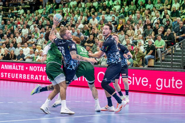 OPEL Handball Bundesliga; HSG Wetzlar - Rhein-Neckar-Löwen, 02.10.26 Edwin Aspenbäck (Rhein-Neckar Löwen, 78), Robert Timmermeister (Rhein-Neckar Löwen, 7), Ahmed Nafea (HSG Wetzlar, 79), Tomas Piroch (HSG Wetzlar, 13) OPEL Handball Bundesliga; HSG Wetzlar - Rhein-Neckar-Löwen: Wetzlar, 02.10.26 Copyright: xBEAUTIFULxSPORTS Roeczeyx