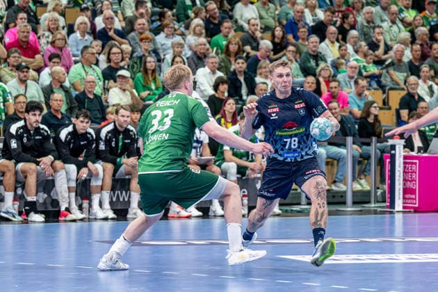 OPEL Handball Bundesliga; HSG Wetzlar - Rhein-Neckar-Löwen, 02.10.26 Edwin Aspenbäck (Rhein-Neckar Löwen, 78), Georg Löwen ((HSG Wetzlar, 33) OPEL Handball Bundesliga; HSG Wetzlar - Rhein-Neckar-Löwen: Wetzlar, 02.10.26 Copyright: xBEAUTIFULxSPORTS Roeczeyx