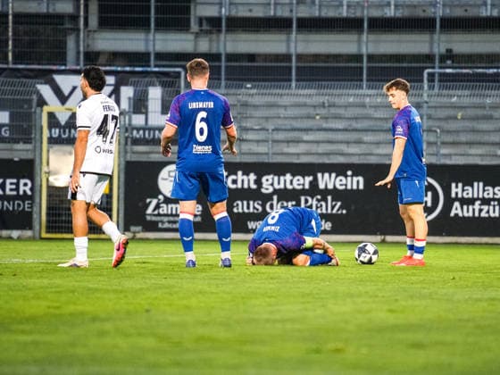 02.10.2026, xwppx, Fussball Regionalliga Suedwest, SV Sandhausen - 1.FC Kaiserslautern II v.l. Arianit Ferati (SV Sandhausen), Denis Linsmayer (1. FC Kaiserslautern II), Jean Zimmer (1. FC Kaiserslautern II), Finn Ammann (1. FC Kaiserslautern II)
