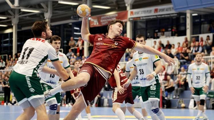 Handball - 2. Bundesliga Tusem Essen gegen SC DHfK Leipzig ** NUR FÜR REDAKTIONELLE ZWECKE ** EDITORIAL USE ONLY **<p>Felix Göttler (Tusem Essen) wirft ein Tor beim Spiel der 2. Handball-Bundesliga zwischen Tusem Essen und SC DHfK Leipzig am 02. Oktober 2026 in der Sporthalle Am Hallo in Essen. Deutschland Nordrhein-Westfalen Essen Copyright: ChristofxKöpsel