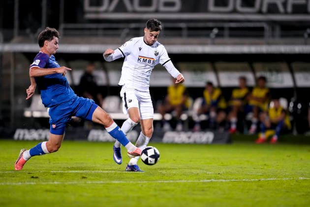 v.li.: Ivan Smiljanic (FCK, 4), David Mamutovic (SVS, 7), Zweikampf, Spielszene, Duell, duel, tackle, tackling, Dynamik, Action, Aktion, 02.10.2026, Sandhausen (Deutschland), Fussball, Regionalliga Südwest, SV Sandhausen - 1. FC Kaiserslautern II