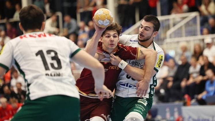 Handball - 2. Bundesliga Tusem Essen gegen SC DHfK Leipzig ** NUR FÜR REDAKTIONELLE ZWECKE ** EDITORIAL USE ONLY **<p>Luka Rogan (SC DHfK Leipzig) (R) verteidigt gegen Felix Göttler (Tusem Essen) (L) beim Spiel der 2. Handball-Bundesliga zwischen Tusem Essen und SC DHfK Leipzig am 02. Oktober 2026 in der Sporthalle Am Hallo in Essen. Deutschland Nordrhein-Westfalen Essen Copyright: ChristofxKöpsel