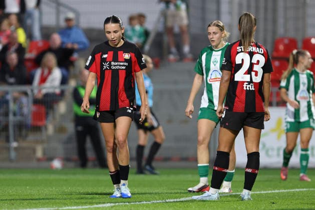 Loreen Bender (Bayer 04 Leverkusen) ist enttaeuscht waehrend des Spiels der Frauen Bundesliga zwischen Bayer 04 Leverkusen und SV Werder Bremen, Ulrich-Haberland-Stadion am 02. October 2026 in Leverkusen, Deutschland. (Foto von Oliver Kaelke DeFodi Images) +++ Loreen Bender (Bayer 04 Leverkusen) looks dejected during the Bundesliga match between Bayer 04 Leverkusen and SV Werder Bremen at Ulrich-Haberland-Stadion on October 2, 2026 in Leverkusen, Germany. (Photo by Oliver Kaelke DeFodi Images) DFB DFL REGULATIONS PROHIBIT ANY USE OF PHOTOGRAPHS AS IMAGE SEQUENCES AND OR QUASI-VIDEO. (Photo by Oliver Kaelke DeFodi Images) -