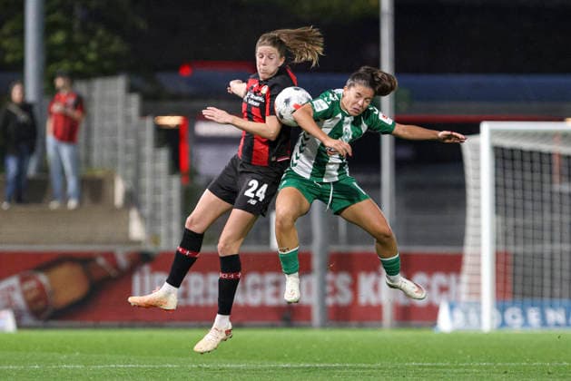 Lilla Turanyi (Bayer 04 Leverkusen) und Luna Vanzeir (SV Werder Bremen) im Zweikampf waehrend des Spiels der Frauen Bundesliga zwischen Bayer 04 Leverkusen und SV Werder Bremen, Ulrich-Haberland-Stadion am 02. October 2026 in Leverkusen, Deutschland. (Foto von Oliver Kaelke DeFodi Images) +++ Lilla Turanyi (Bayer 04 Leverkusen) und Luna Vanzeir (SV Werder Bremen) battle for the ball during the Bundesliga match between Bayer 04 Leverkusen and SV Werder Bremen at Ulrich-Haberland-Stadion on October 2, 2026 in Leverkusen, Germany. (Photo by Oliver Kaelke DeFodi Images) DFB DFL REGULATIONS PROHIBIT ANY USE OF PHOTOGRAPHS AS IMAGE SEQUENCES AND OR QUASI-VIDEO. (Photo by Oliver Kaelke DeFodi Images) -